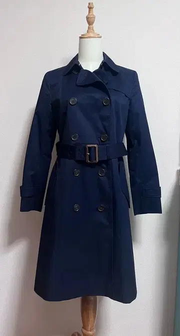 네이비 더블 브레스트 트렌치코트