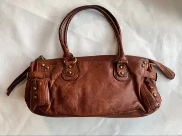 주케로 휠라토 브라운 가죽 스터드 핸드백