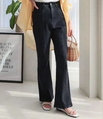 블랙 부츠컷 데님 하이웨스트