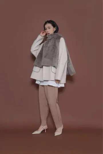 CYAN TOKYO 백 오버 하이넥 퍼 베스트/507390