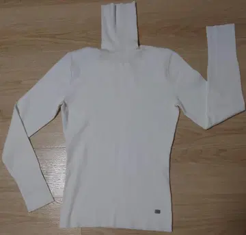 FOXEY NEW YORK 화이트 터틀넥 스웨터