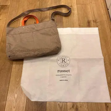 russet 베이지 숄더백