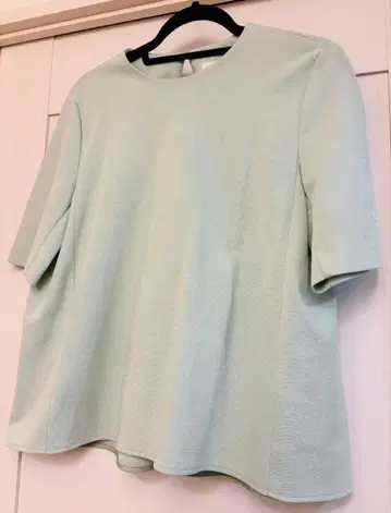 민트 그린 오부 소매 플레어 상의