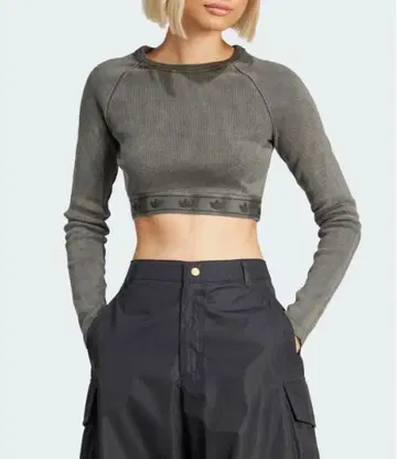 [ M ] adidas 그레이 크롭 긴팔 T셔츠