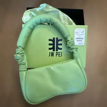 JW PEI 라이트 그린 핸드백