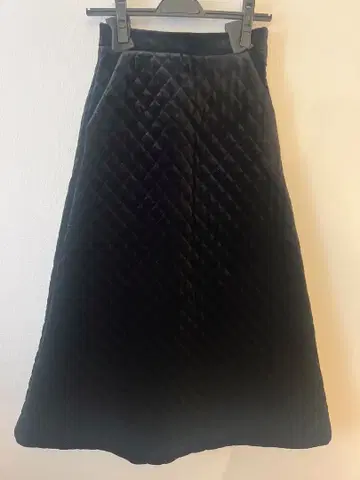 BONLECILL 퀼팅 롱 스커트 블랙