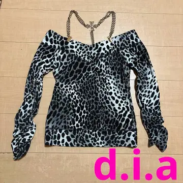 d.i.a 오프숄더 상의