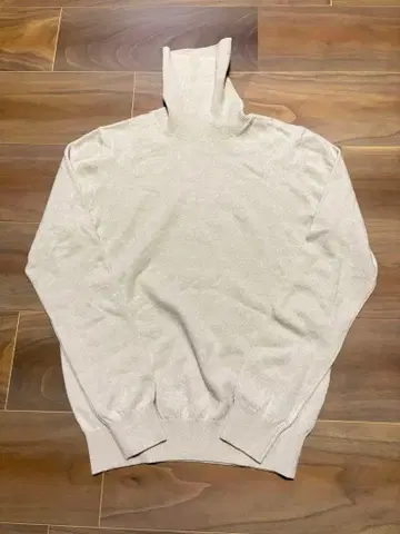 SLOANE 캐시미어 터틀 니트