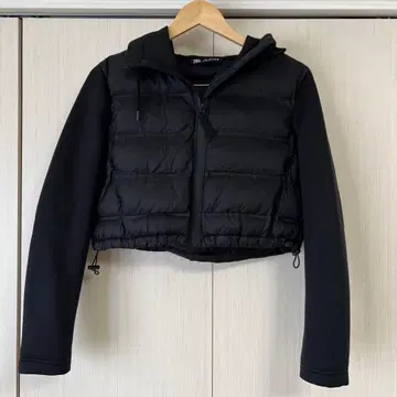 ZARA 블랙 크롭 다운 자켓 후드 부착
