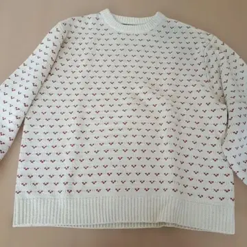 CPCM 긴팔 스웨터 M 사이즈 크림색과 빨간색 패턴