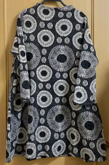 기하학 패턴 스탠드 카라 원피스 그레이 사이즈 LL