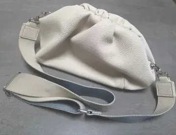 FREE'S MART 화이트 숄더백 배색 스트랩 포함