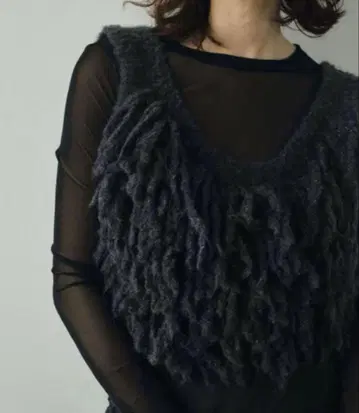 anuke Fringe Knit Bustier 다크 그레이