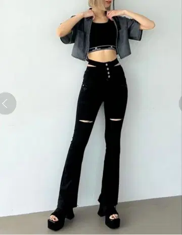 에모다 블랙 부츠컷 데미지 데님 하이웨스트 사이즈 2