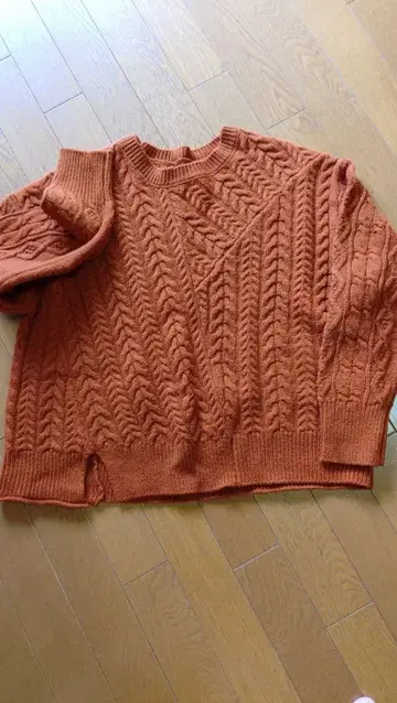 센소유니코 스웨터