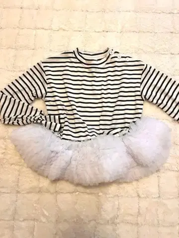 스트라이프 페플럼 긴팔 상의 미사용 새상품