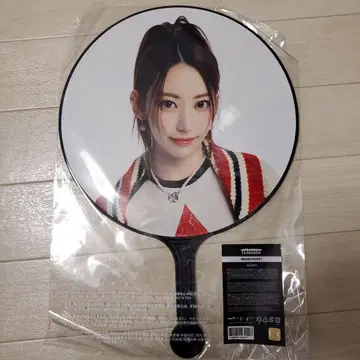 LESSERAFIM 사쿠라 & 채원 부채 세트