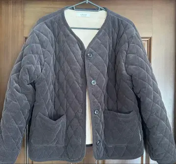 다크 그레이 코듀로이 퀼팅 자켓