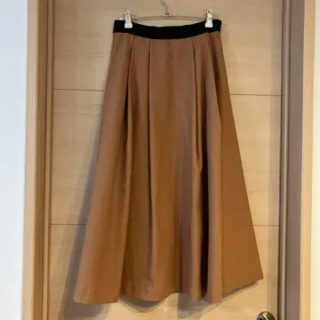 플레어 스커트 38 노리즈 미란카 코튼 더블 크로스 턱 스커트