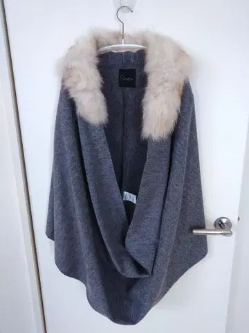 새상품급 Rosso 퍼 스톨 그레이