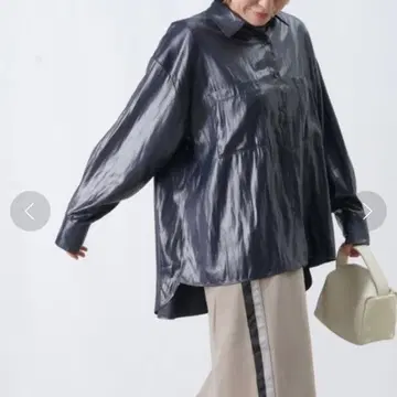 [새상품] LUCA 2024SS 코팅 새틴 셔츠 네이비