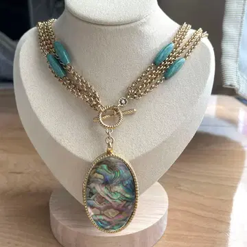 MONET 골드 컬러 목걸이