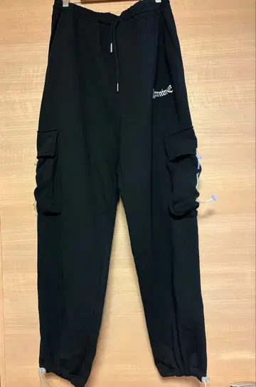 에이젬 나인 맨투맨 팬츠 블랙 자수 로고 포함