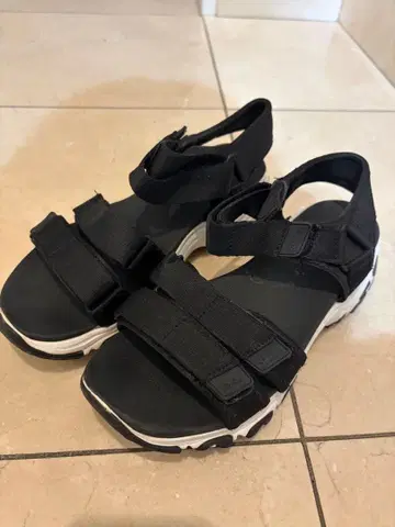 스케쳐스 스포츠 샌들 블랙 23~24cm