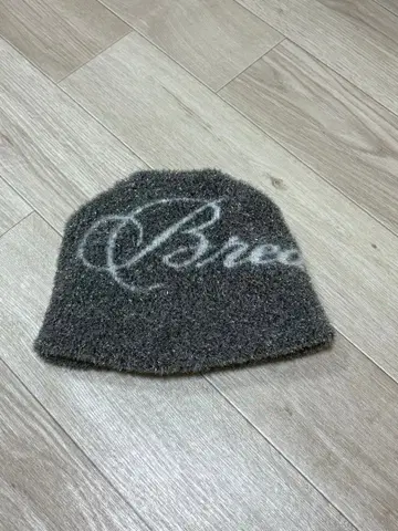 [ BREATH ] GLITTER MOHAIR SKULL CAP