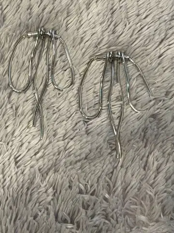 라니 튤 리본형 귀걸이