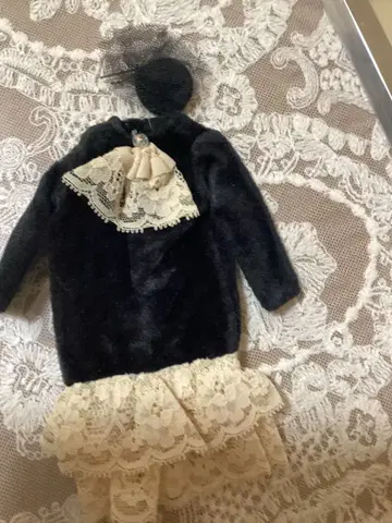 제니 벨벳, 레이스 드레스