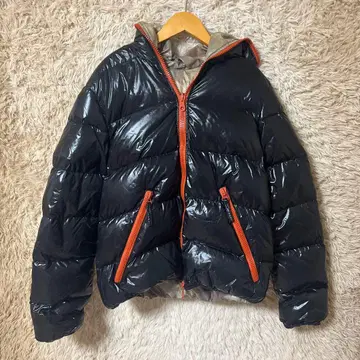 DUVETICA 광택이 나는 블랙 다운 자켓