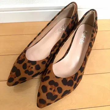 새상품 레오파드 펌프스 36