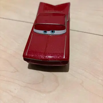 캐릭터 카 빨간색