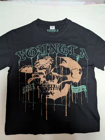 YOUNGLA 스컬 프린트 T셔츠 블랙