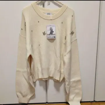 새상품 플라워 비쥬 니트 풀오버 ( M 사이즈 )