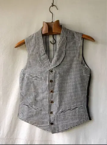 블랙과 화이트 깅엄 체크 베스트