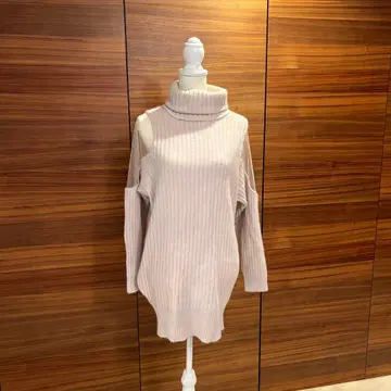 스나이델 리브 오프숄더 긴팔 니트 원피스