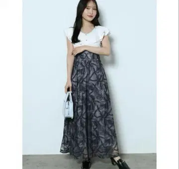 머큐리 듀오 몬스테라 코드 자수 플레어 스커트 그레이, 블랙