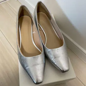 하자품 실버 스틸레토 펌프스 낮은 힐 중고품