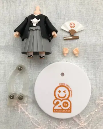 넨도로이드모아 옷 갈아입히기 성인식 하카마 (블랙 컬러)