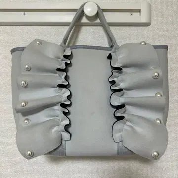 랩처 프릴 펄 장식 그레이 토트백