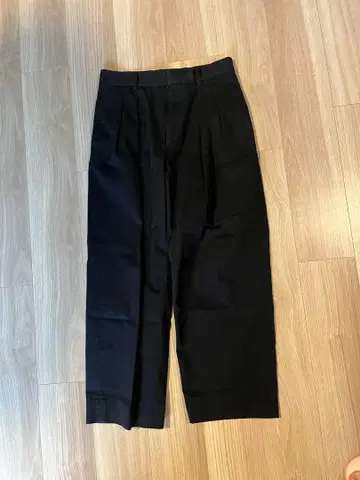 CABAN 블랙 플리츠 팬츠