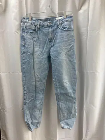 라이트 블루 슬림 핏 청바지