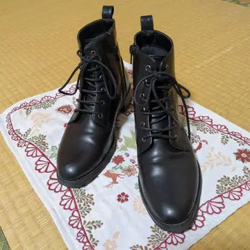 블랙 레이스업 부츠 지퍼 포함