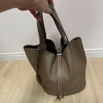 아베일 베이지 가죽 토트백