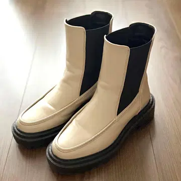 캐서리니 크림색 사이드 고어 부츠 23.5cm