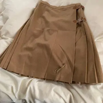 suivi 베이지 플리츠 스커트 사이드 벨트 포함