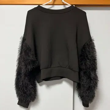 블랙 프린지 소매 스폰디쉬 트레이닝복 크롭