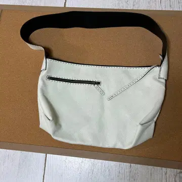 KAYNA 화이트 가죽 숄더백